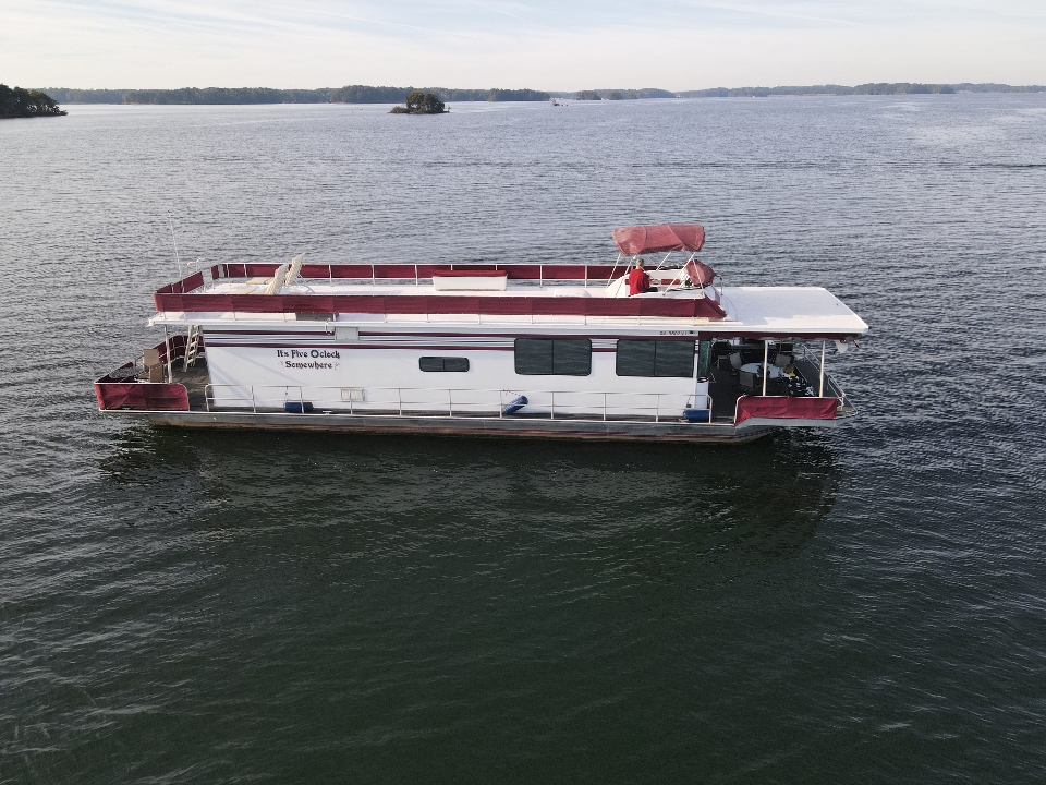 Side view on lake